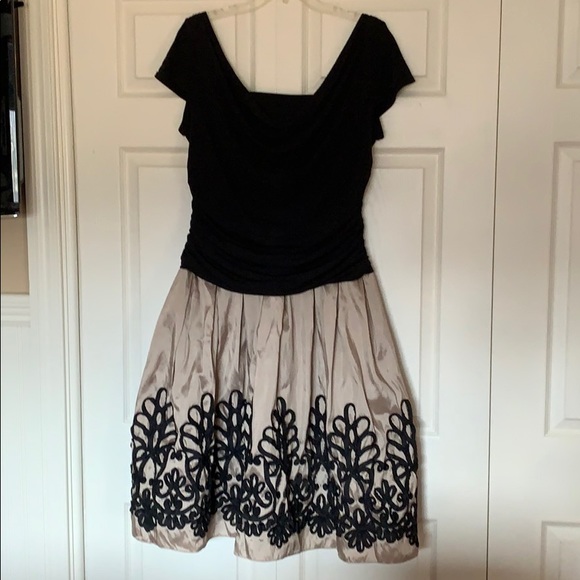 Dress - Picture 3 of 5